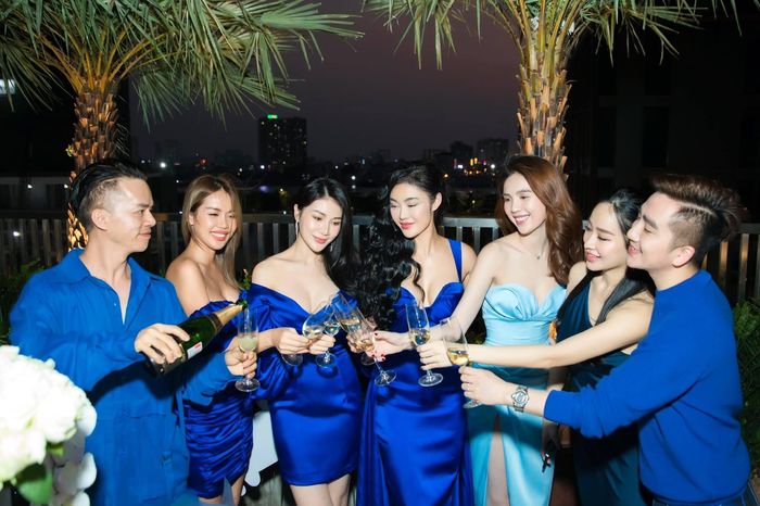 Quy luật của hội bạn thân Vbiz: hội Ngọc Trinh nói không với chung bồ