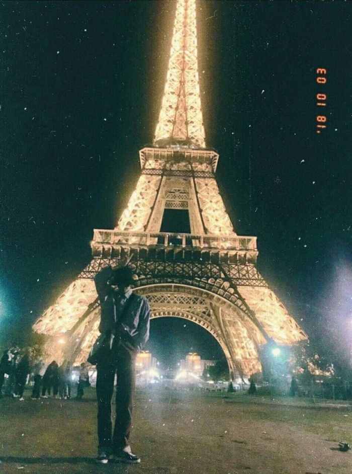 Sao Hàn thả ảnh bên tháp Eiffel: Rosé, Jisoo mờ ảo vẫn xinh