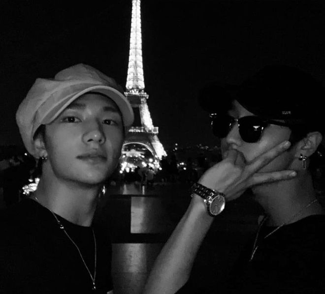 Sao Hàn thả ảnh bên tháp Eiffel: Rosé, Jisoo mờ ảo vẫn xinh
