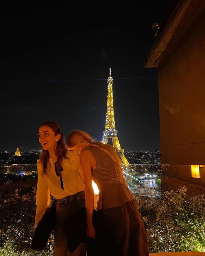 Sao Hàn thả ảnh bên tháp Eiffel: Rosé, Jisoo mờ ảo vẫn xinh