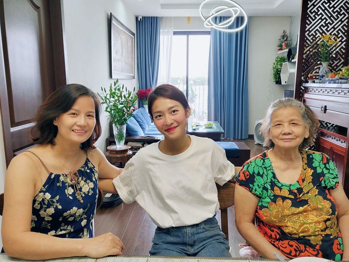 Sao Việt 24h: Thanh Sơn đưa Khả Ngân về ra mắt gia đình sau khi xả vai