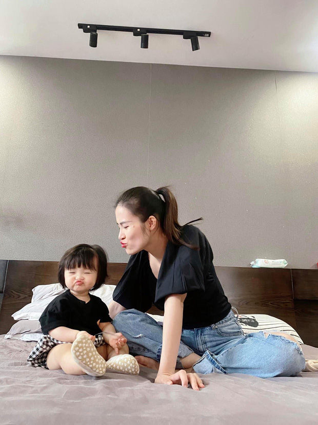 Sao Việt 24h: Vân Trang bế bụng bầu mừng sinh nhật con gái