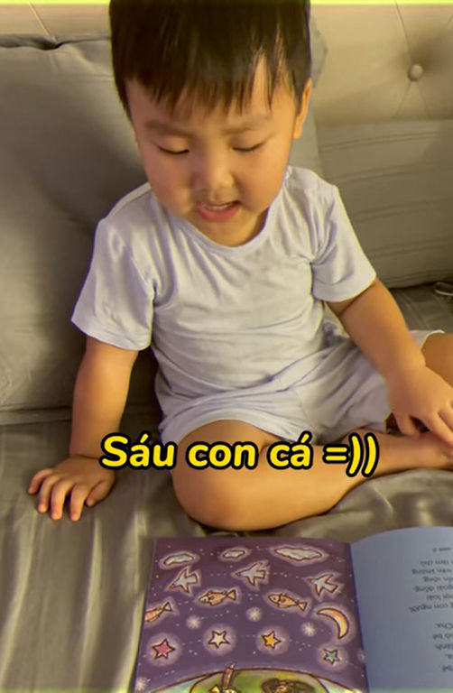 Sao Việt 24h: Con trai Hòa Minzy Bo Thúi đọc sai, mẹ chỉ Bo đúng đi