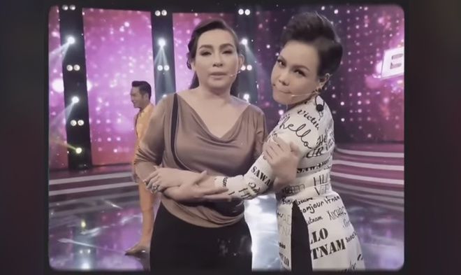 Sao Việt 24h: Con trai Hòa Minzy Bo Thúi đọc sai, mẹ chỉ Bo đúng đi