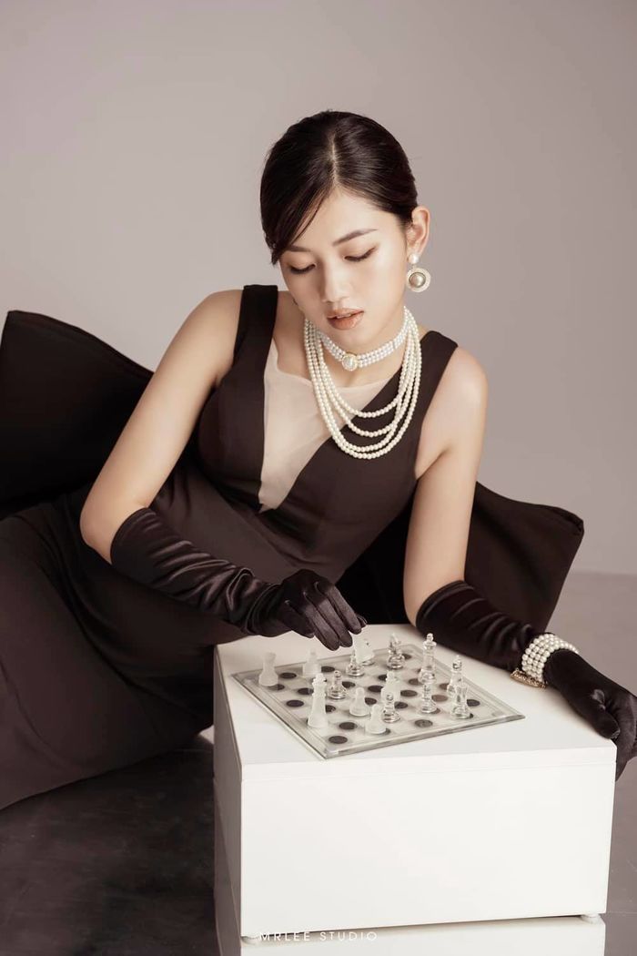 Sao Việt 24h: Con trai Hòa Minzy Bo Thúi đọc sai, mẹ chỉ Bo đúng đi