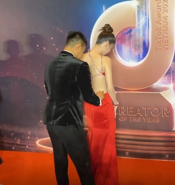 Sao Việt cứu đồng nghiệp khỏi bị hớ hênh: Đỗ Thị Hà xứng đáng 10 điểm