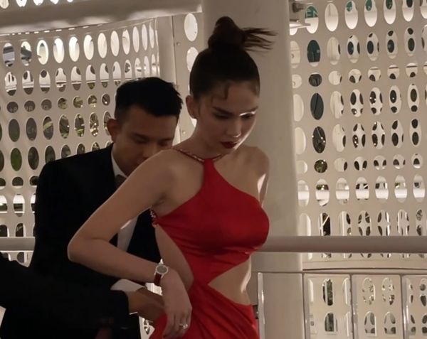 Sao Việt cứu đồng nghiệp khỏi bị hớ hênh: Đỗ Thị Hà xứng đáng 10 điểm
