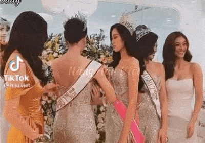 Sao Việt cứu đồng nghiệp khỏi bị hớ hênh: Đỗ Thị Hà xứng đáng 10 điểm