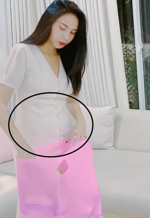 Sao Việt đối diện với tin đồn có bầu: Thủy Tiên chọn cách im lặng