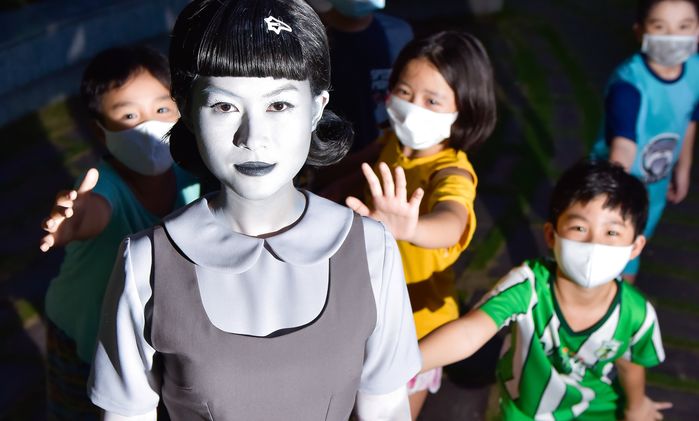 Sao Việt hoá trang chơi Halloween 2021: Búp bê Squid Game rất hot