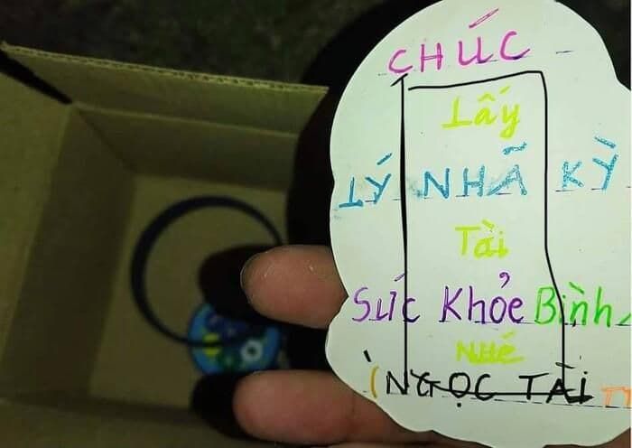 Sao Việt khốn đốn vì fan cuồng: Lý Nhã Kỳ được cầu hôn