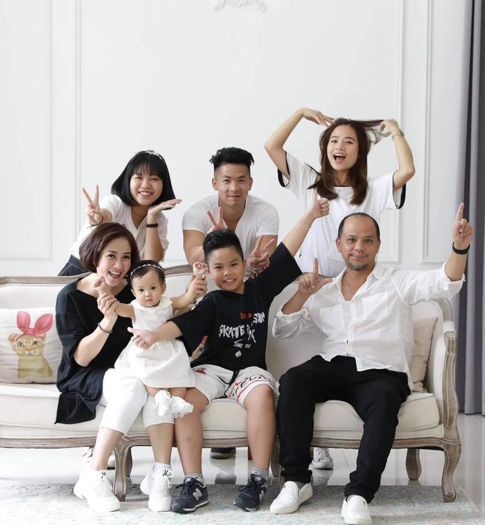 Sao Việt lên hàng nội, ngoại vẫn trẻ trung: Phi Nhung lão hóa ngược