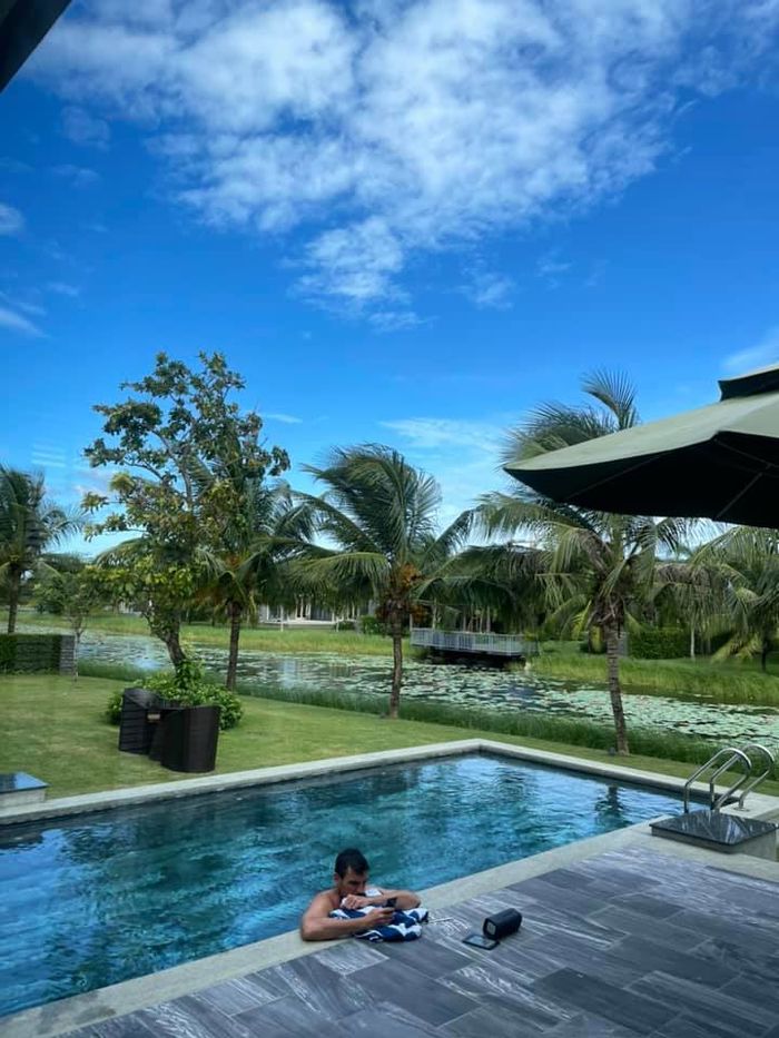 Sao Việt mắc kẹt vì dịch quay lại Sài Gòn: Lương Bằng Quang là đại gia