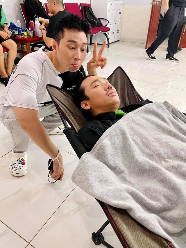 Sao Việt đừng ngủ nếu bạn bè còn thức: Karik có tâm nhất Vbiz