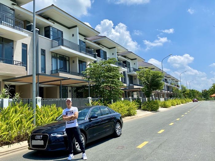 Những sao Việt từng đi phát tờ rơi mưu sinh, nay giàu có cỡ nào?