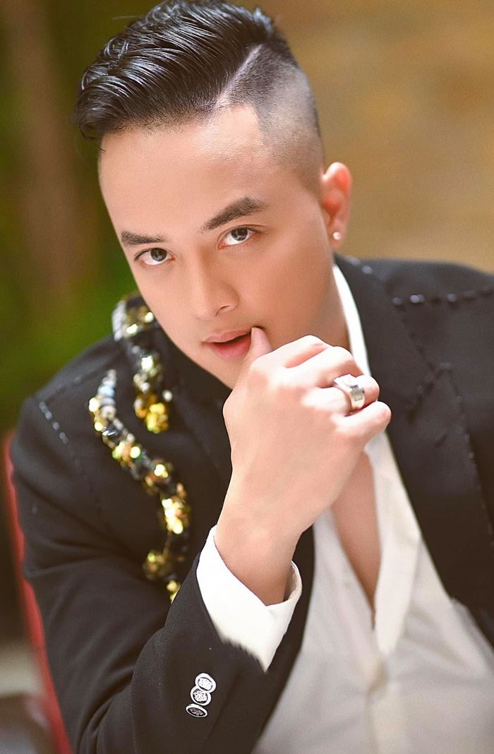 Những sao Việt từng đi phát tờ rơi mưu sinh, nay giàu có cỡ nào?