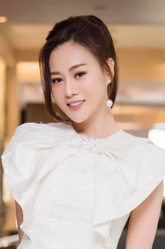 Những sao Việt từng đi phát tờ rơi mưu sinh, nay giàu có cỡ nào?