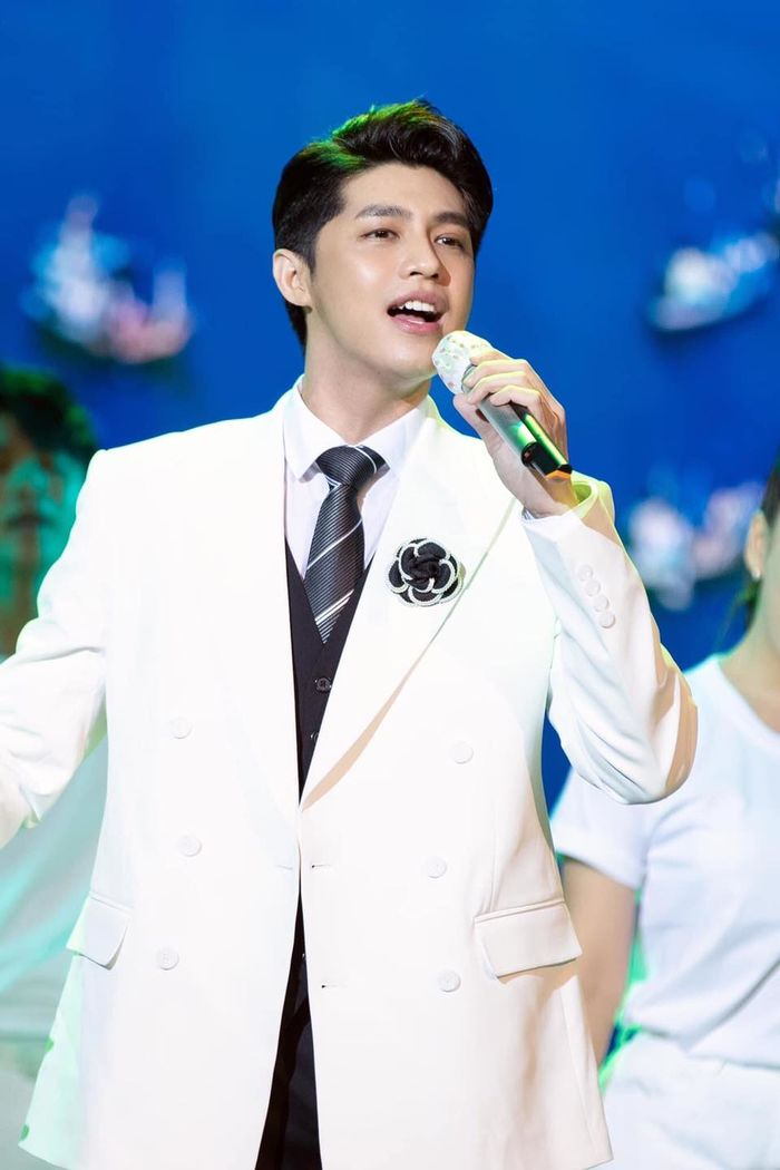 Những sao Việt từng đi phát tờ rơi mưu sinh, nay giàu có cỡ nào?