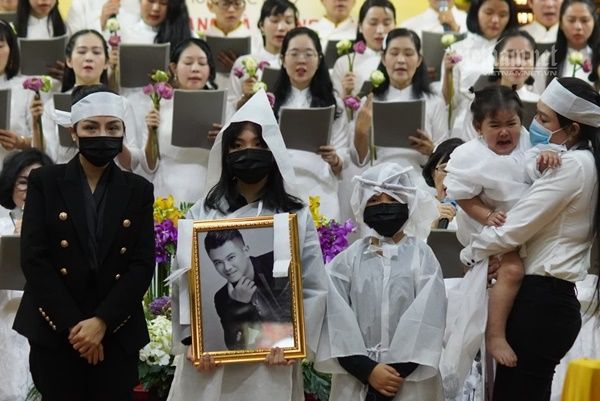 Sao Việt để lại tài sản cho con: Phi Nhung, Vân Quang Long chu đáo