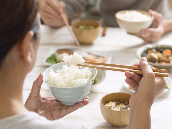 Sao Việt và nỗi ánh ảnh mang tên nọng cằm: Do thói quen tích mỡ