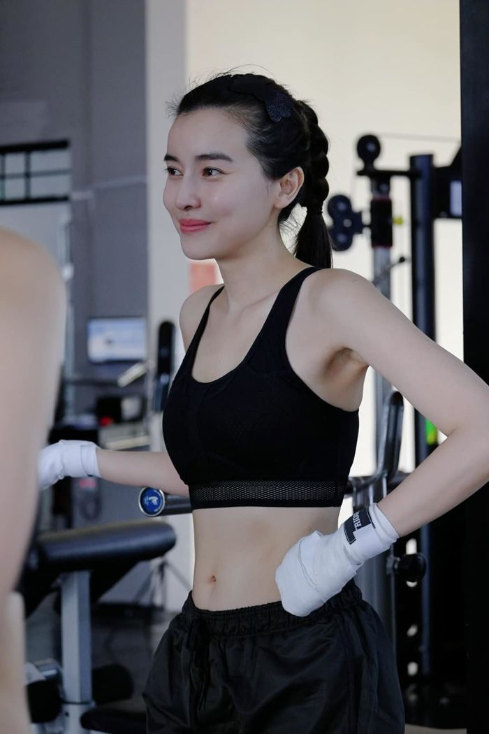 Khi các mỹ nhân Việt đi học boxing: Khả Ngân khoẻ khắn và cá tính