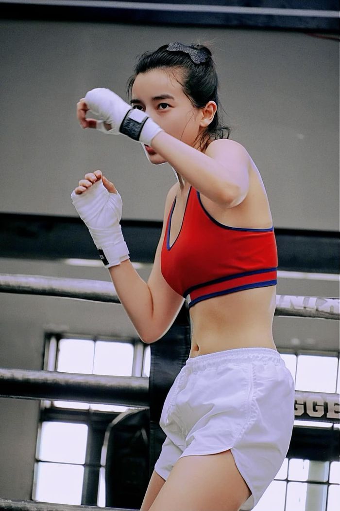 Khi các mỹ nhân Việt đi học boxing: Khả Ngân khoẻ khắn và cá tính