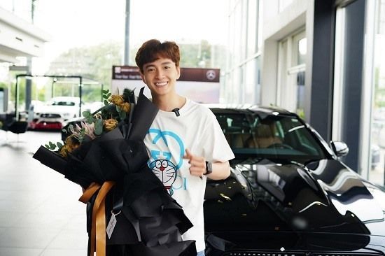 Style đi nhận xế sang của sao Việt: Lily Chen cũng khó vượt Ngọc Trinh