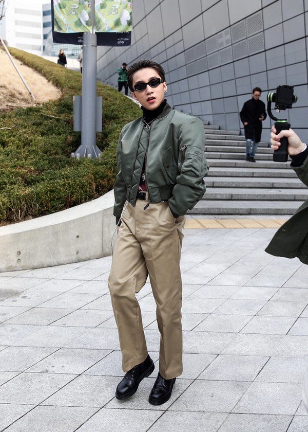 Style sao Việt khi đến Hàn: Sơn Tùng như ông chú