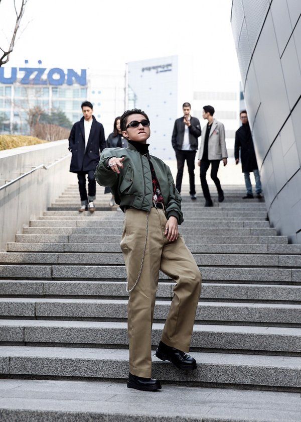Style sao Việt khi đến Hàn: Sơn Tùng như ông chú