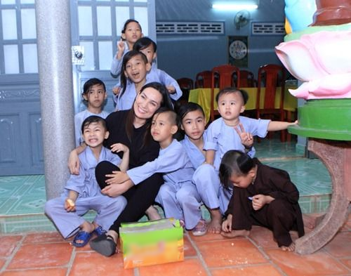 Thói quen của cố nghệ sĩ Phi Nhung: Đi diễn về đều mua quà cho con
