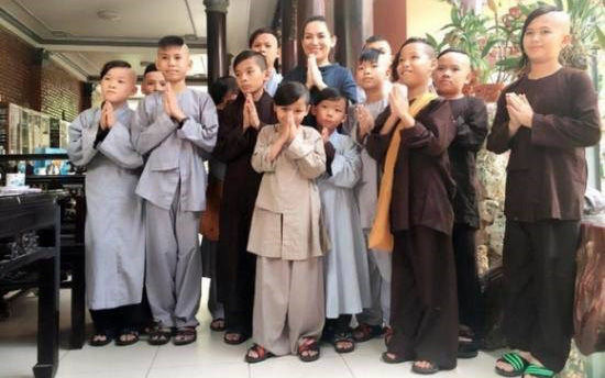 Thói quen của cố nghệ sĩ Phi Nhung: Đi diễn về đều mua quà cho con