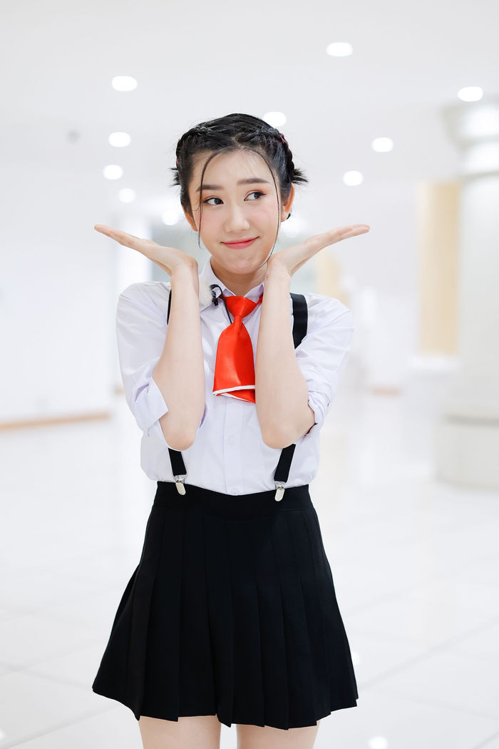 Thúy Ngân xu nhất Running Man Việt: rớt cả lông mi giả, bầm dập gối