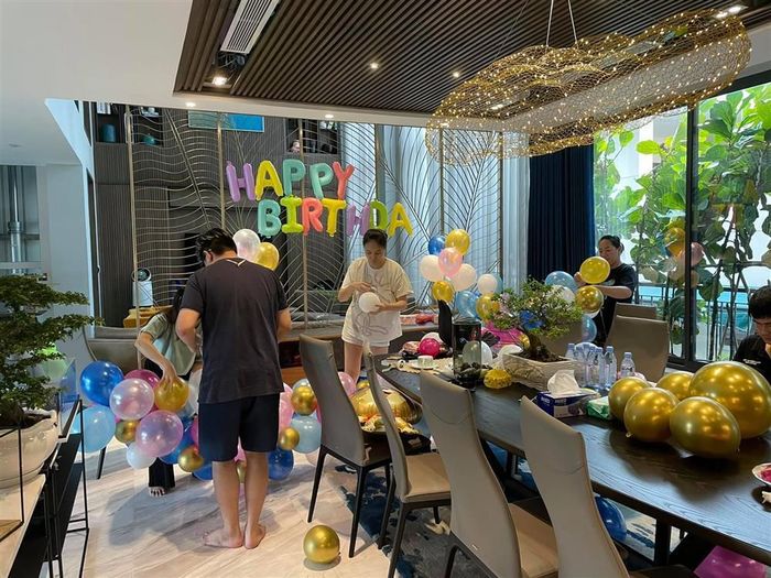 Tiệc sinh nhật của rich kid Vbiz: Đông Nhi làm dạ tiệc trắng cho Winne
