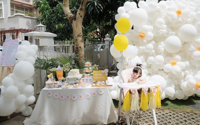 Tiệc sinh nhật của rich kid Vbiz: Đông Nhi làm dạ tiệc trắng cho Winne