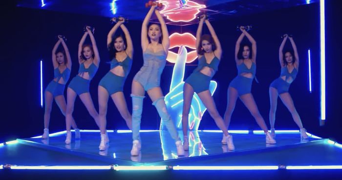 Top 10 nữ ca sĩ được mệnh danh là cỗ máy nhảy của Vpop: Hà Hồ top 6
