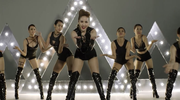 Top 10 nữ ca sĩ được mệnh danh là cỗ máy nhảy của Vpop: Hà Hồ top 6
