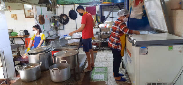 Hàng quán ở TP.HCM được bán tại chỗ, đây là 6 tiêu chí cần biết
