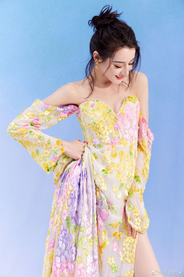 2 mỹ nhân Tân Cương hot nhất Cbiz đọ sắc: Nhiệt Ba đẹp đến siêu thực