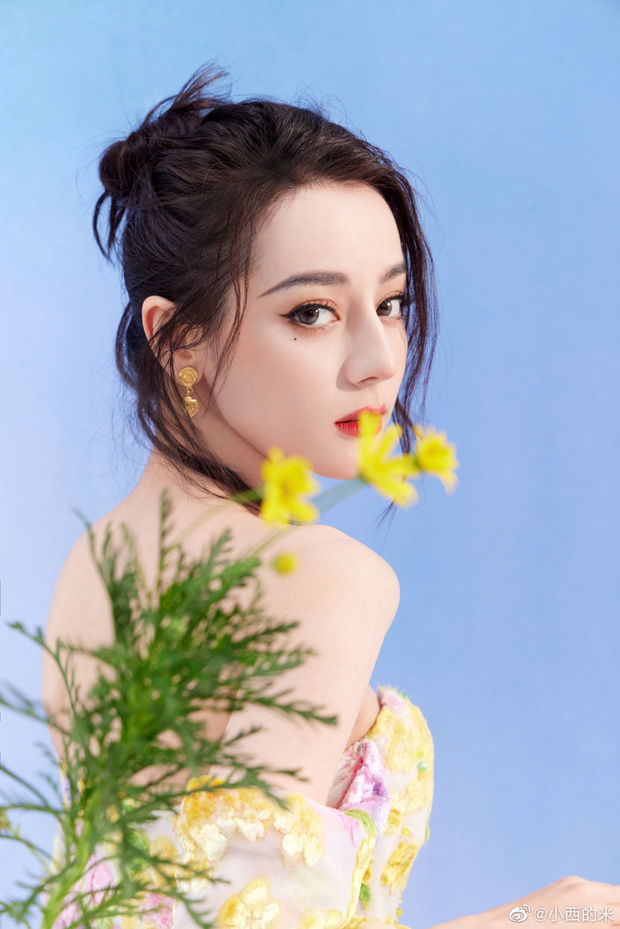 2 mỹ nhân Tân Cương hot nhất Cbiz đọ sắc: Nhiệt Ba đẹp đến siêu thực
