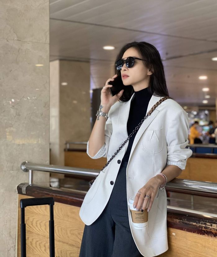 Đông Nhi 2 năm ngày cưới, Ngô Thanh Vân hiệu nghiệm khi cầm bó hoa