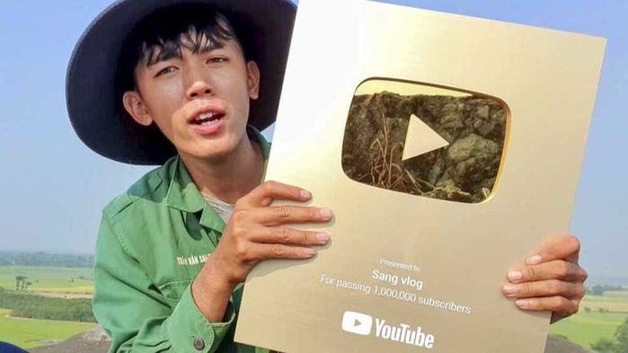 2 YouTuber từ nghèo nhất Việt Nam đến cuộc sống viên mãn