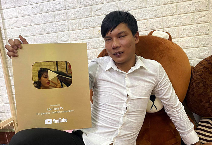 2 YouTuber từ nghèo nhất Việt Nam đến cuộc sống viên mãn