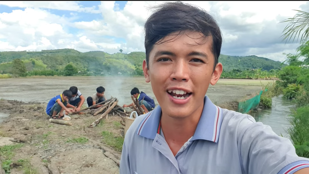 2 YouTuber từ nghèo nhất Việt Nam đến cuộc sống viên mãn