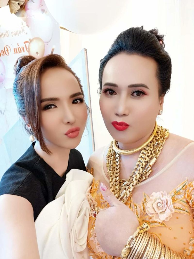 Cô Minh Hiếu người phủ vàng dự sinh nhật CEO chuyển giới Trần Đoàn