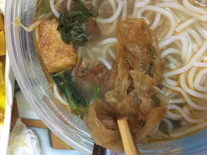Cô gái order đồ ăn về phát hiện vật thể lạ như giấy vệ sinh