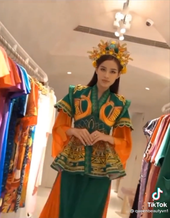6 ngày nữa đi thi Miss World: Đỗ Thị Hà khoe cận trang phục dân tộc