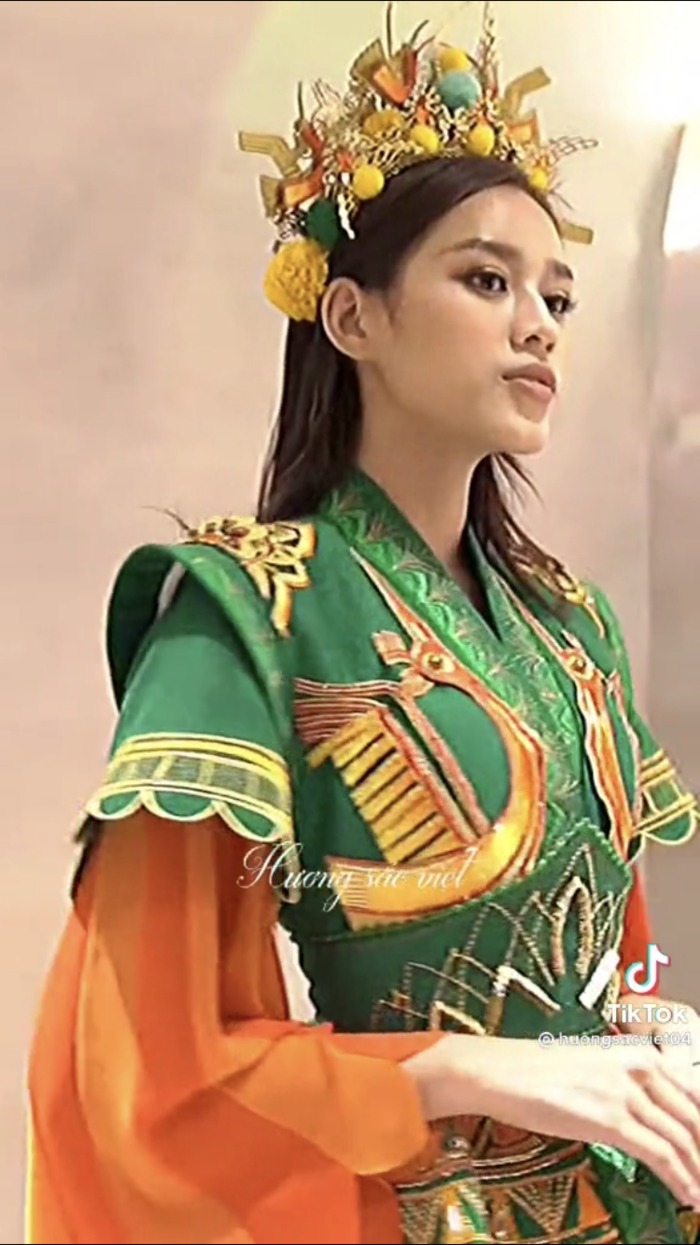 6 ngày nữa đi thi Miss World: Đỗ Thị Hà khoe cận trang phục dân tộc