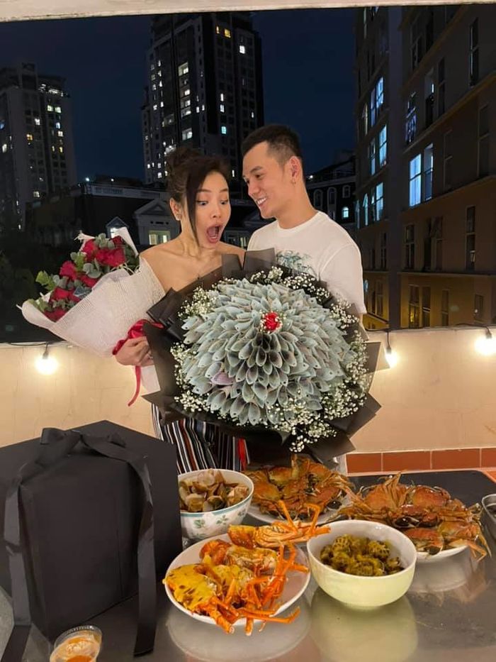 Ảnh hot sao Việt 6/11: Bo Thúi dẻo miệng Mẹ ăn xong uống thuốc nhé