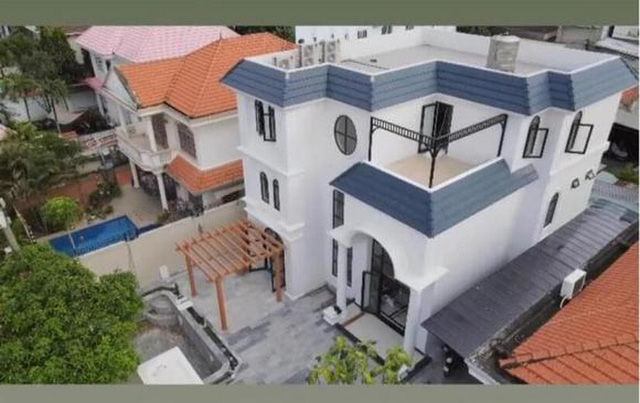 Bạch dinh của sao Việt: Lệ Quyên tuyên bố 3,6 tỷ mua được cái cổng