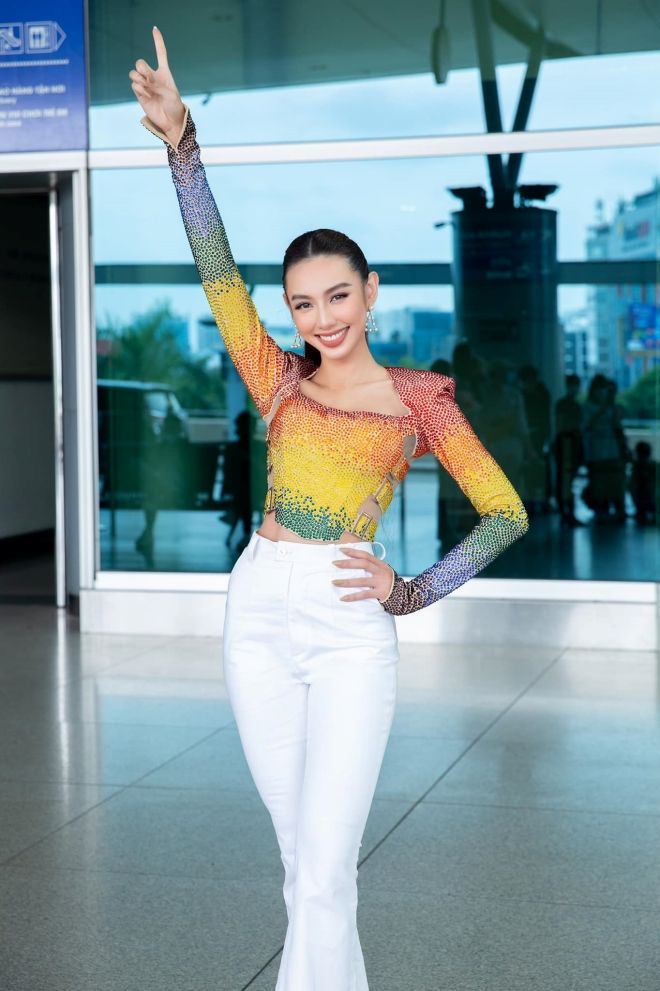 Style lên đường đi thi quốc tế: Đỗ Thị Hà diện cây đỏ - sắc cờ Việt